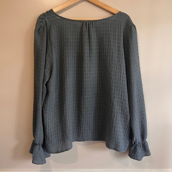Nordstrom Rack Gray/Green V-Neck Button Loop Long Sleeve Blouse Size 1X EUC - Picture 3 of 6